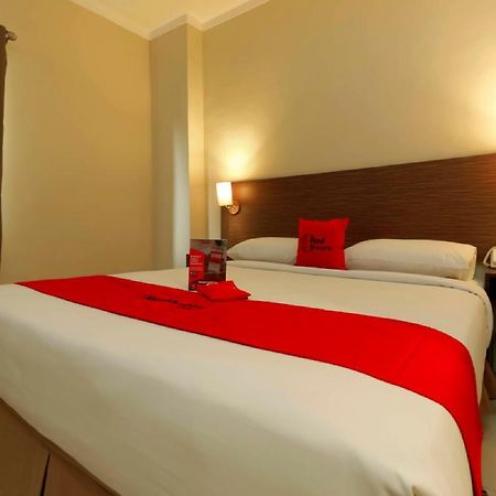 Reddoorz Plus Near Pantai Losari Macáçar Exterior foto